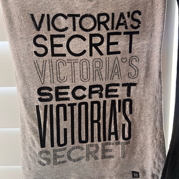 Victoria's Secret Graphic Tees Set - Picture 4 of 5